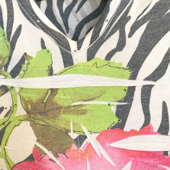 Sue Who? Originals Embellished Floral T-shirt Excellent Condition size Large - Picture 5 of 5